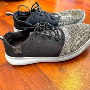 Under armor size 11 black and gray sneakers!